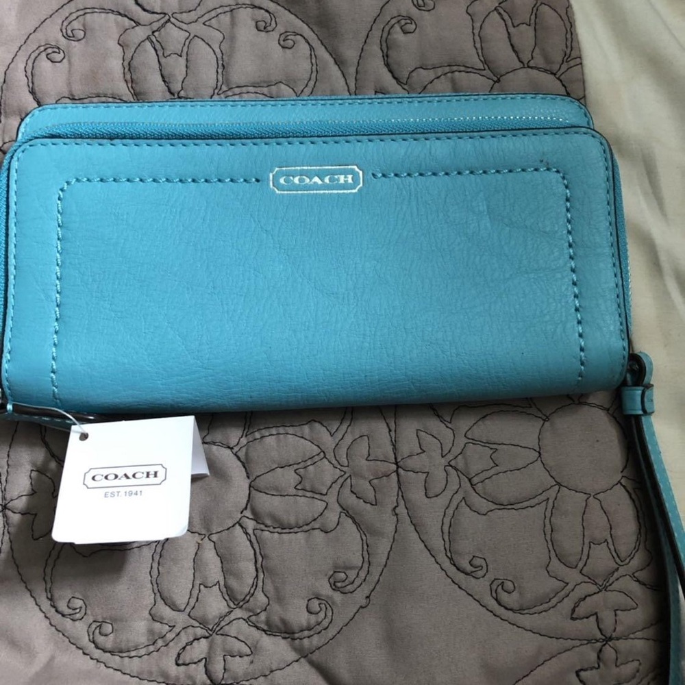 BNWT coach wristlet wallet